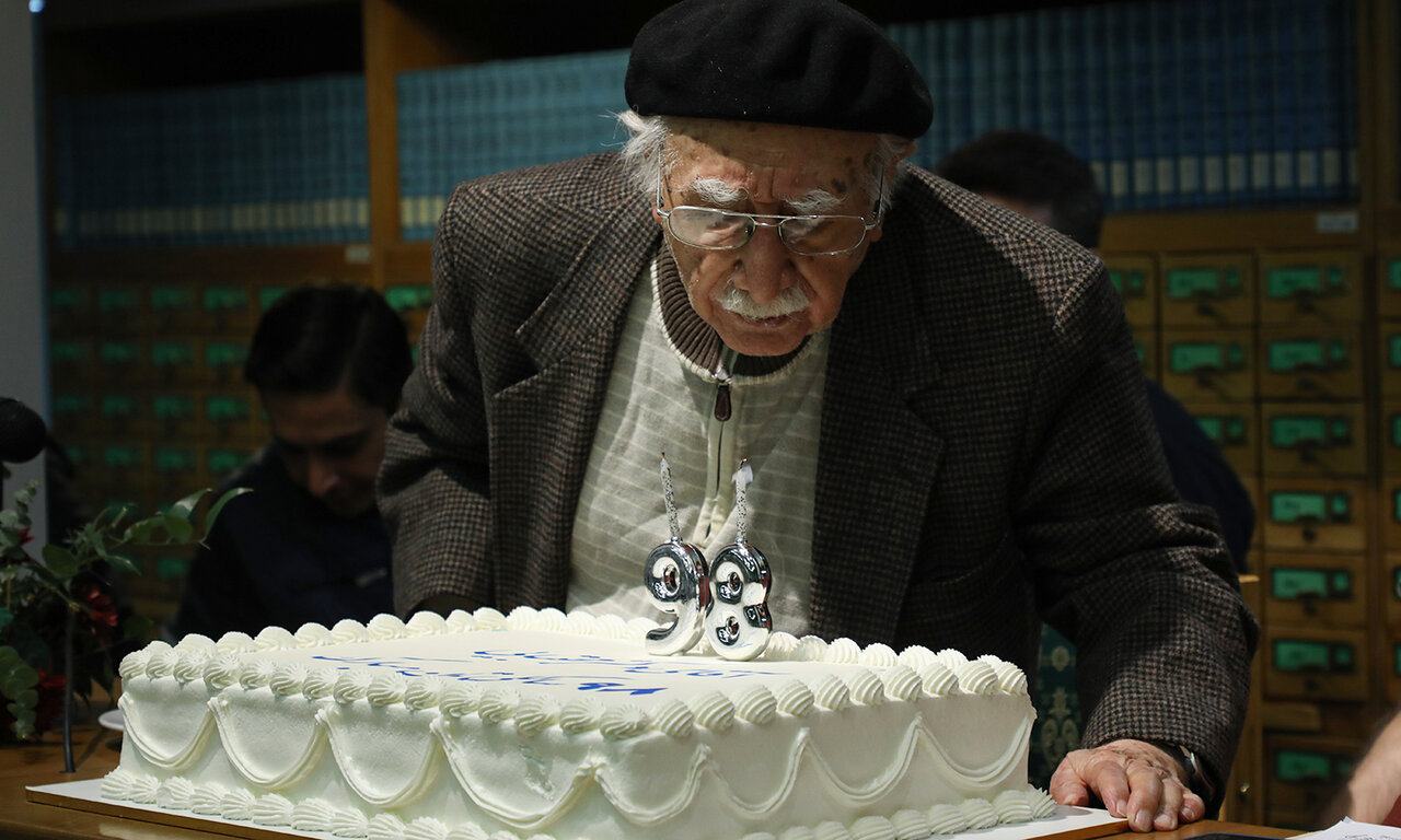 فتح الله مجتبایی استادی ذوالفنون است فتح الله مجتبایی استادی ذوالفنون است