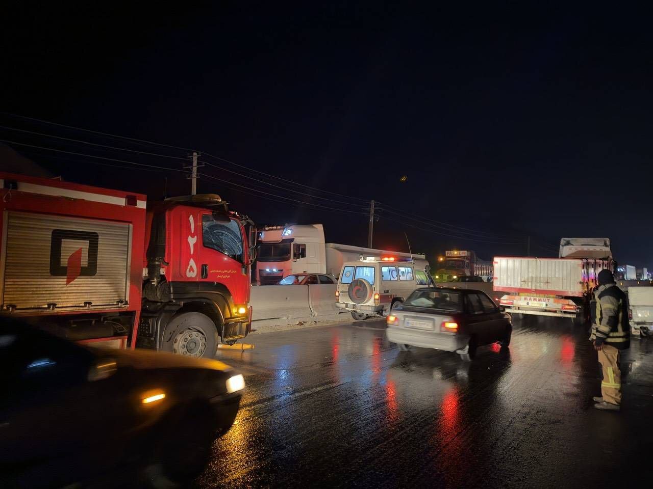 تصادف زنجیرهای ۷ خودرو در محور گرمسار- ایوانکی؛ حادثه فوتی نداشت تصادف زنجیرهای ۷ خودرو در محور گرمسار- ایوانکی؛ حادثه فوتی نداشت