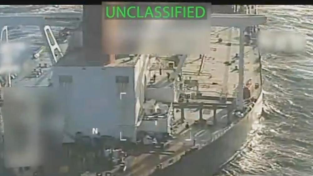 انتشار فیلم دزدی دریایی آمریکا و حمله به یک نفتکش+ ویدئو انتشار فیلم دزدی دریایی آمریکا و حمله به یک نفتکش+ ویدئو