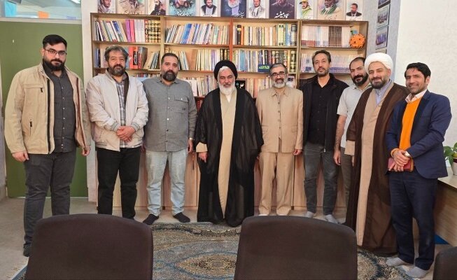 تقدیر از حجتالاسلام تراشیون به مناسبت هفته پژوهش تقدیر از حجتالاسلام تراشیون به مناسبت هفته پژوهش