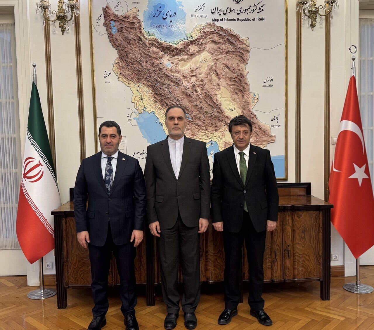 دیدار سفیر ایران در آنکارا با رئیس گروه دوستی ایران و ترکیه دیدار سفیر ایران در آنکارا با رئیس گروه دوستی ایران و ترکیه