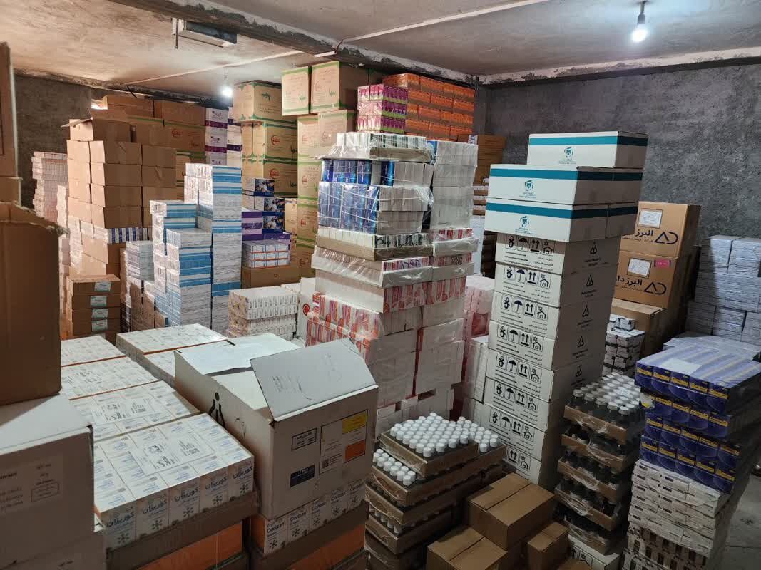 بازار زیر تیغ محتکران بازار زیر تیغ محتکران