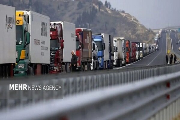عامل معطلی کامیونها در مرز آستارا محدودیت ظرفیت جمهوری آذربایجان است عامل معطلی کامیونها در مرز آستارا محدودیت ظرفیت جمهوری آذربایجان است