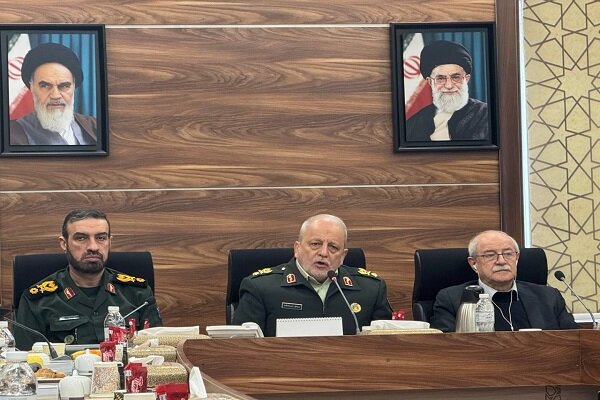 شهید سلیمانی فرمانده محوری جریان مبارزه با سلطه غرب در منطقه بود شهید سلیمانی فرمانده محوری جریان مبارزه با سلطه غرب در منطقه بود