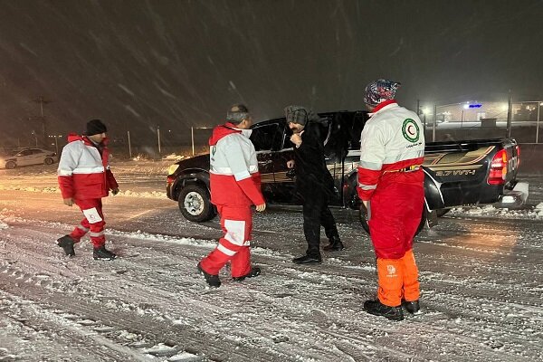 فوت ۱۰ نفر در برف و کولاک؛ امدادرسانی به ۲۵ هزار نفر توسط هلال احمر فوت ۱۰ نفر در برف و کولاک؛ امدادرسانی به ۲۵ هزار نفر توسط هلال احمر