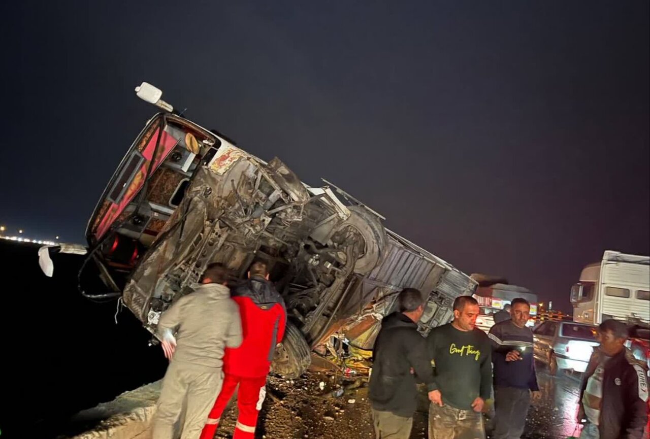 واژگونی یک دستگاه اتوبوس در گرمسار واژگونی یک دستگاه اتوبوس در گرمسار