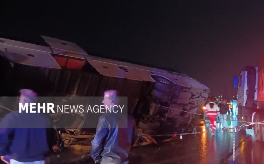 تکمیلی؛ ۱۳ نفر در حادثه واژگونی اتوبوس گرمسار مصدوم شدند تکمیلی؛ ۱۳ نفر در حادثه واژگونی اتوبوس گرمسار مصدوم شدند