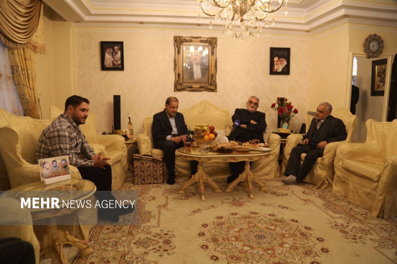 دیدار اعضای کمیسیون امنیت ملی مجلس با خانواده ی شهید شکست حصر یمن دیدار اعضای کمیسیون امنیت ملی مجلس با خانواده ی شهید شکست حصر یمن