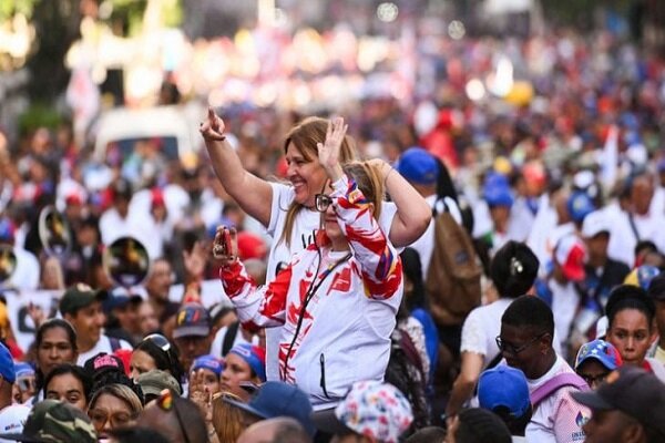 هزاران نفر در ونزوئلا خواستار بازگشت مادورو شدند هزاران نفر در ونزوئلا خواستار بازگشت مادورو شدند