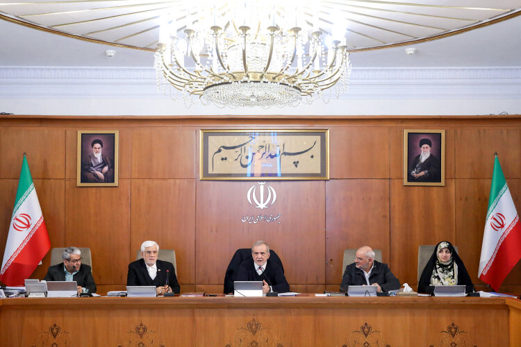 عیدی کارکنان دولت ۱۰ میلیون تومان شد عیدی کارکنان دولت ۱۰ میلیون تومان شد