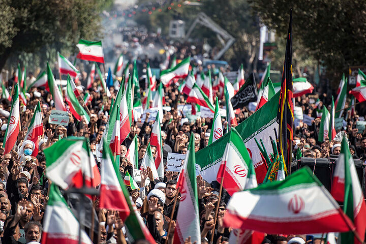 سرسخت و مقاوم؛ انقلاب اسلامی ایران، توطئهها و دستاوردها سرسخت و مقاوم؛ انقلاب اسلامی ایران، توطئهها و دستاوردها
