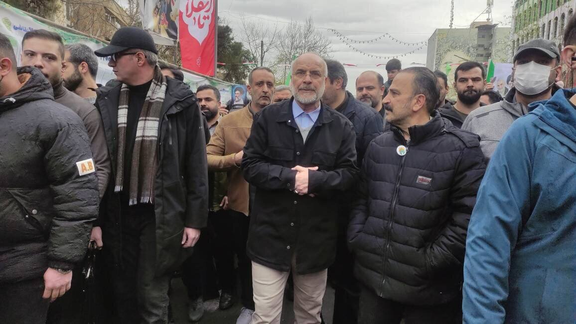 حضور رئیس مجلس شورای اسلامی در راهپیمایی یوم الله ۲۲ بهمن حضور رئیس مجلس شورای اسلامی در راهپیمایی یوم الله ۲۲ بهمن