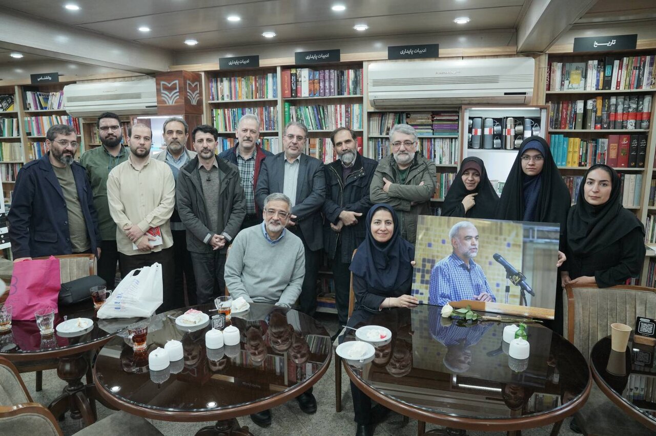 کَمان فضای خاصی از جنگ و انقلاب را نشان میداد کَمان فضای خاصی از جنگ و انقلاب را نشان میداد