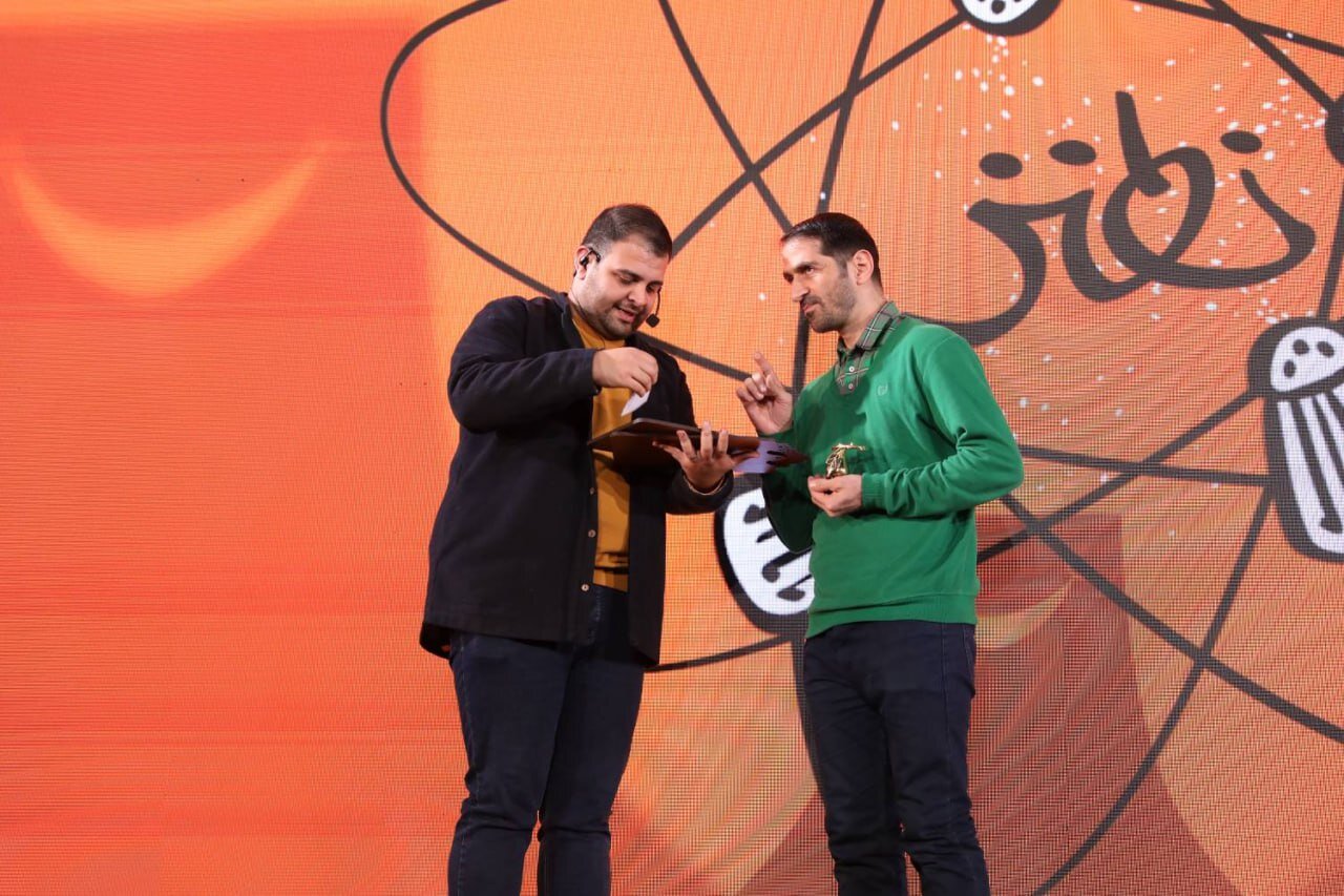 برگزیدگان هشتمین جشنواره شعر طنز «امضای کری تضمین است» معرفی شدند برگزیدگان هشتمین جشنواره شعر طنز «امضای کری تضمین است» معرفی شدند