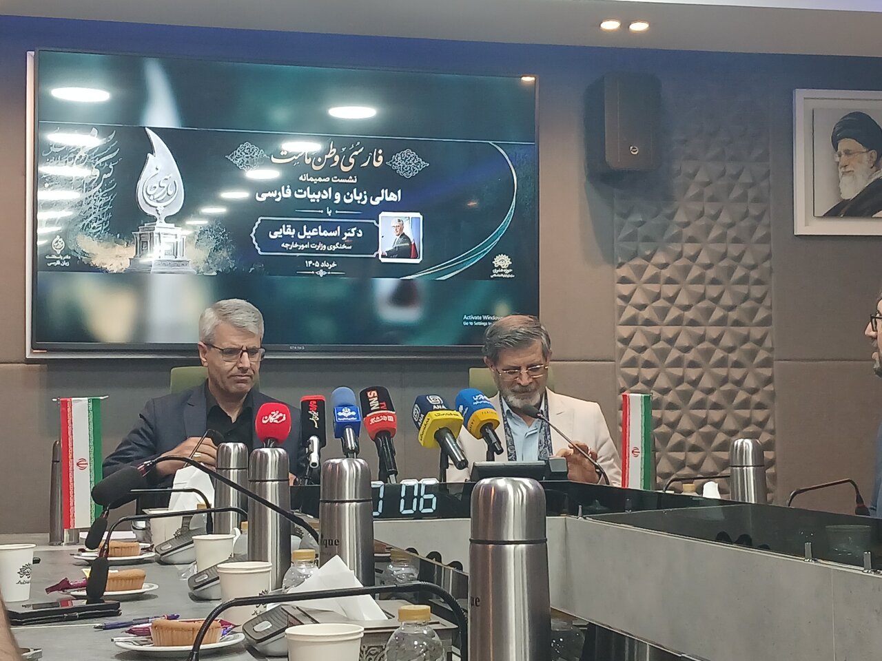 زبان فارسی خط مقدم هویت فرهنگی ماست/نشان «پارسی جان» به بقایی رسید زبان فارسی خط مقدم هویت فرهنگی ماست/نشان «پارسی جان» به بقایی رسید