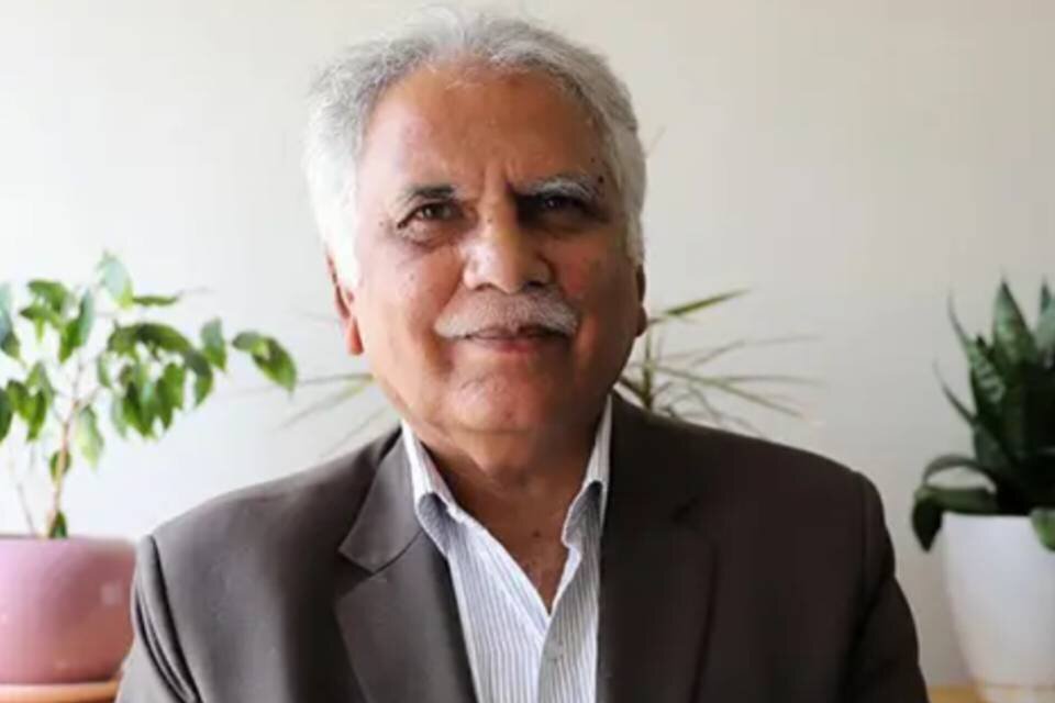 عارف نوشاهی به عضویت افتخاری فرهنگستان درآمد عارف نوشاهی به عضویت افتخاری فرهنگستان درآمد