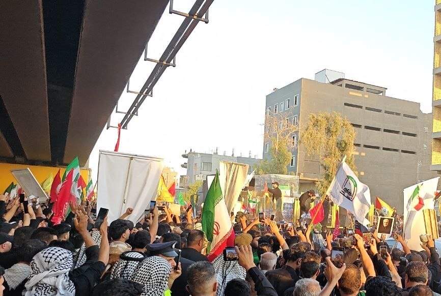 مشارکت بیش از ۲ میلیون نفر در مراسم تشییع رهبر شهید در نجف مشارکت بیش از ۲ میلیون نفر در مراسم تشییع رهبر شهید در نجف