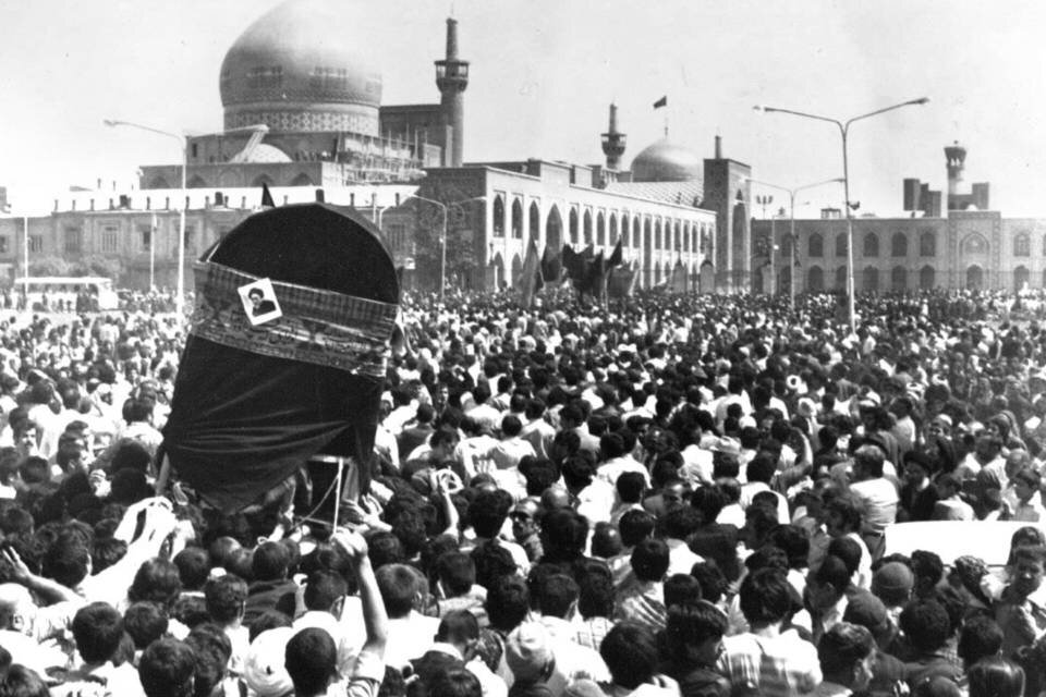 ۲۱تیر، روزی که خونهای مردم به دست پهلوی بر روی سنگهای گوهرشاد ماند ۲۱تیر، روزی که خونهای مردم به دست پهلوی بر روی سنگهای گوهرشاد ماند