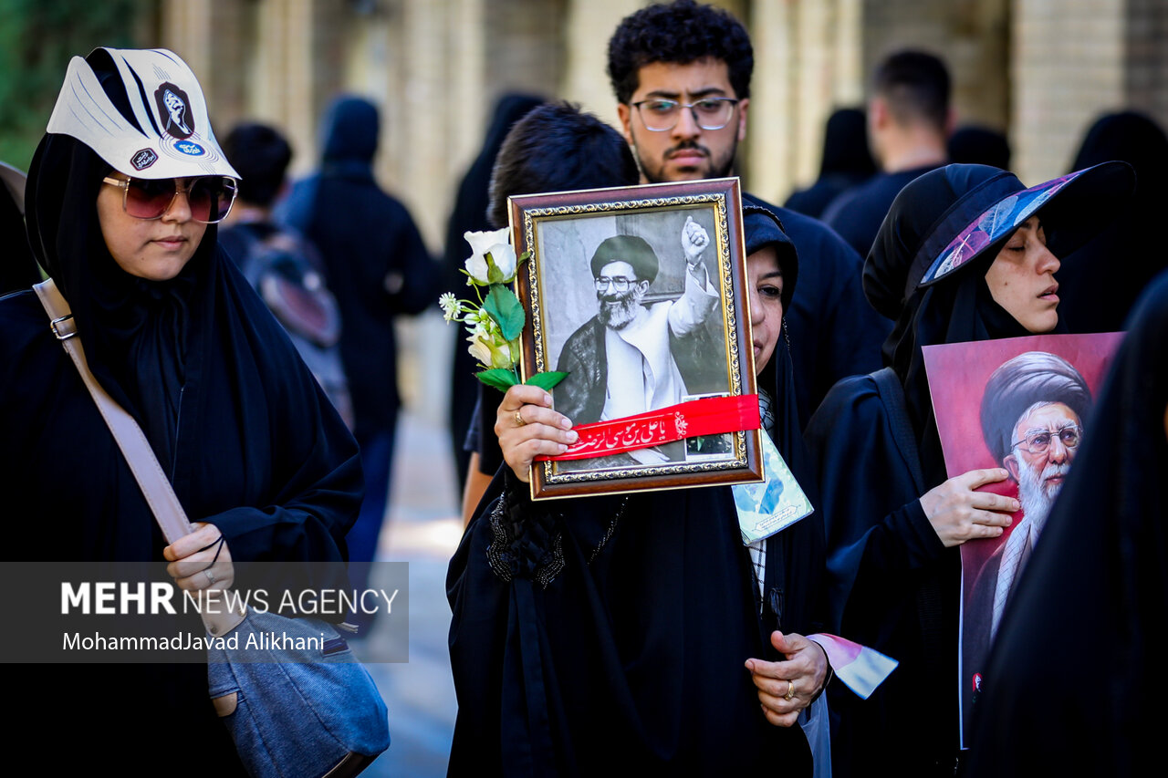 گلایه رهبر شهید درباره داستانهایی که امیدبخش نیستند گلایه رهبر شهید درباره داستانهایی که امیدبخش نیستند