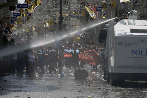 فیلم/ 18 کشته در ادامه تظاهرات مناطق کردنشین ترکیه