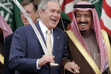 اولین اقدامات پادشاه جدید عربستان/رئیس دربار سعودی برکنار شد