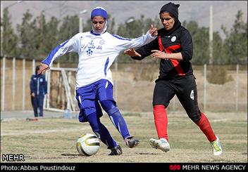 دیدار تیمهای فوتبال بانوان آینده‌سازان میهن نجف‌آباد و ملوان بندرانزلی