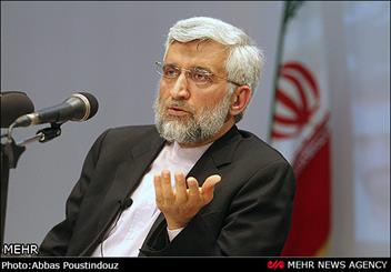 دشمن با ترفند تردید در مبارزه و مقاومت به مقابله با ملت ایران آمده است