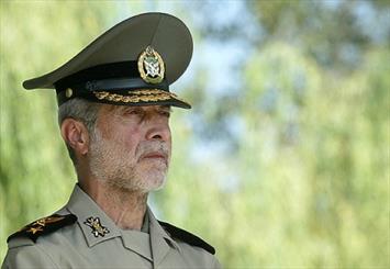 فرمانده کل ارتش از تیپ ۲۸۴ شهید رستمی بازدید کرد
