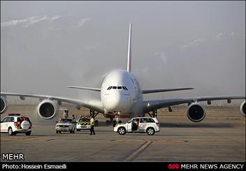 فرود هواپیمای ایرباس 380 در فرودگاه امام خمینی (ره)
