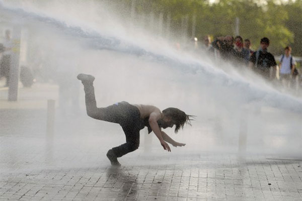 عکس‌های دیده نشده از سرکوب مردم ترکیه
