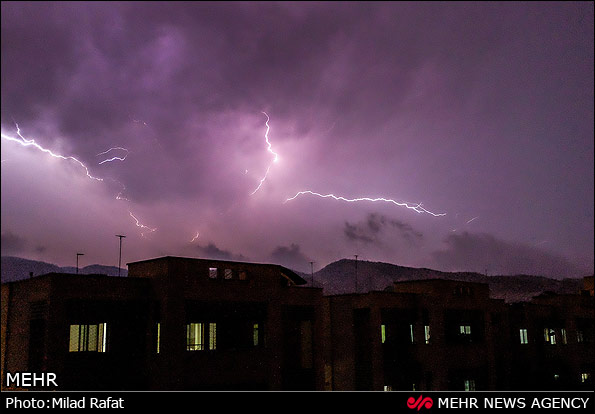 رعد و برق در آسمان بوشهر