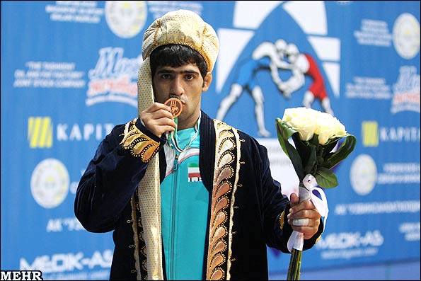 Atletas iranianos, vice-campeonato de luta livre greco-romano  asiático-2018, em Quirguistão. - Pars Today