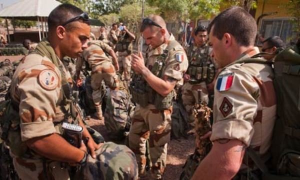 فرانس کا عراق سے اپنی فوجیں خارج نہ کرنے کا فیصلہ