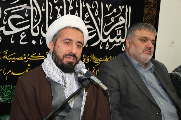 دانش آموزان بسیجی به فریضه نماز اهمیت دهند