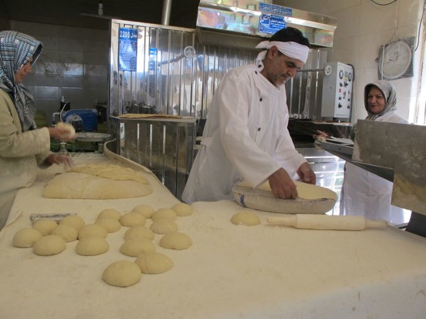 آزاد سازی نرخ آرد باعث ایجاد فضای رقابتی سالم بین نانوایان و کارخانجات آرد می شود