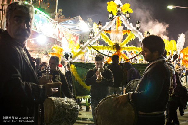 همنوا با عزاداران حسینی