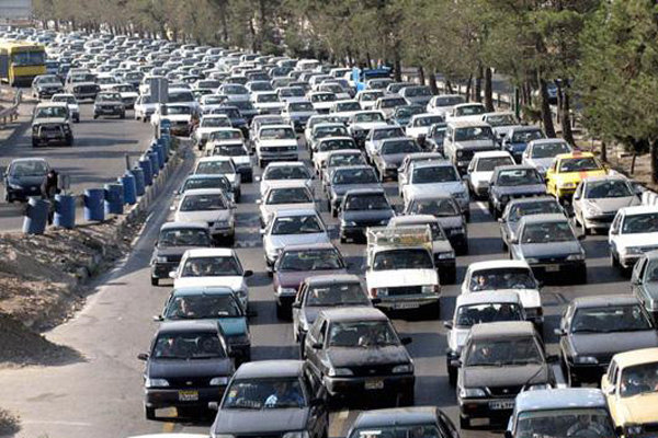 کاهش ترددهای جاده‌ای/ ترافیک سنگین در آزادراه قزوین-کرج-تهران