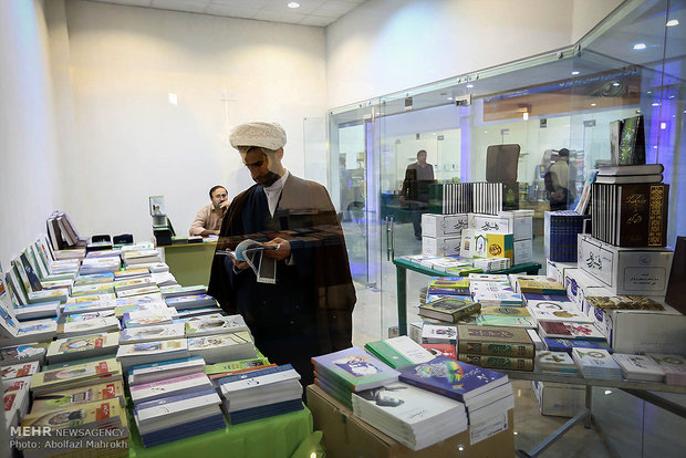نمایشگاه کتاب ویژه دهه مبارک فجر در بجنورد افتتاح شد