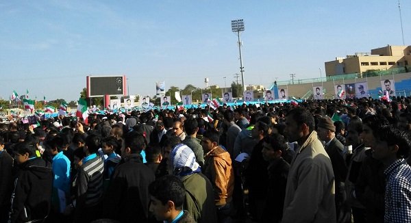 استقبال گسترده بوشهری‌ها از رئیس جمهور/ ورزشگاه مملو از جمعیت شد