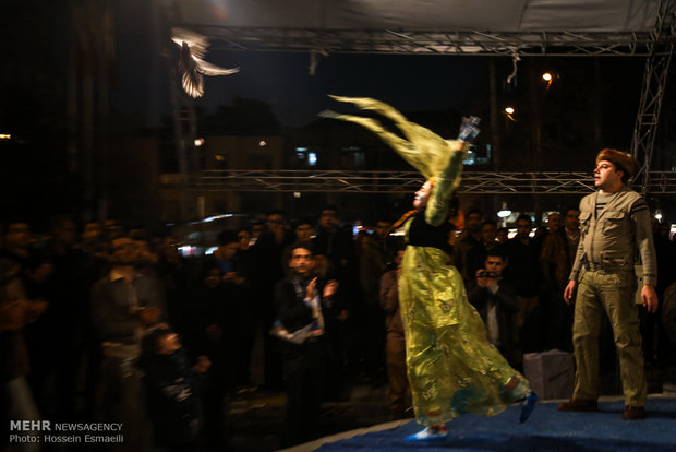 بخش تئاتر خیابانی سی و سومین جشنواره بین المللی تئاتر فجر