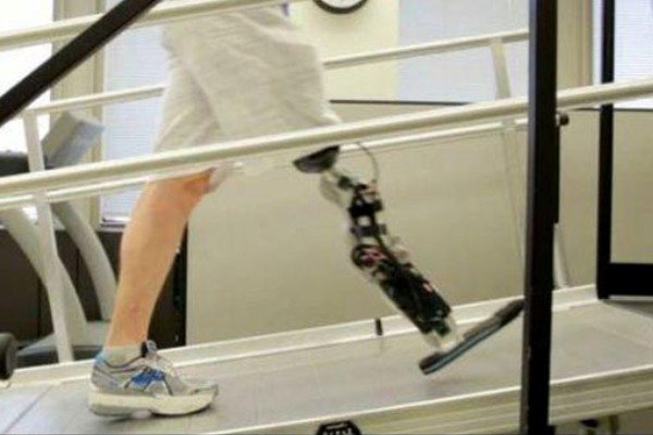ساق پای منعطف و هوشمند/ تجربه یک زندگی عادی برای معلولان