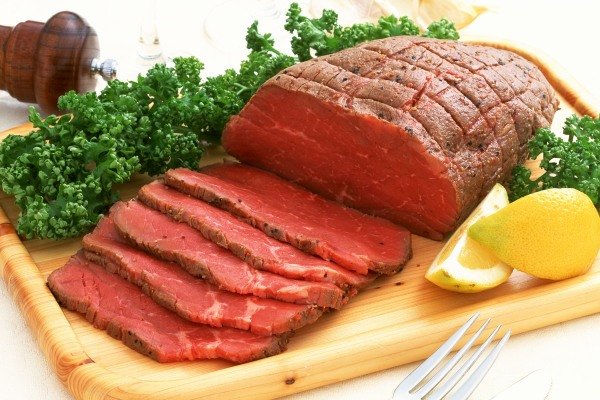 ۸۵۶ تن گوشت قرمز در كشتارگاه تاكستان تولید شد