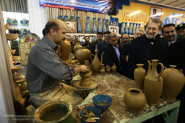 بازدید رئیس مجلس شورای اسلامی از کارگاه های سفال لالجین