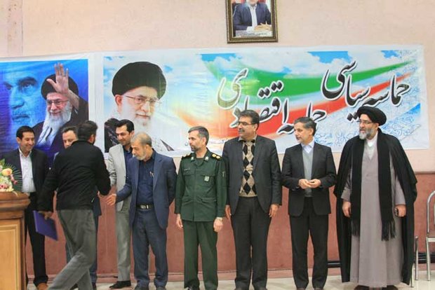 همایش بزرگ کارگری در ورامین برگزار شد/ تجلیل از کارگران برتر
