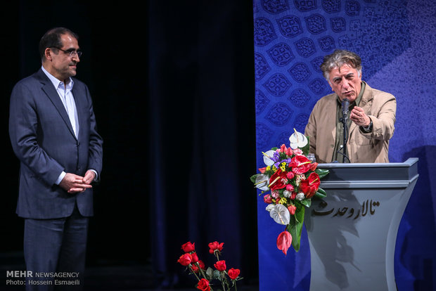 رضا کیانیان بازیگر و سید حسن قاضی زاده هاشمی وزیر بهداشت، درمان و آموزش پزشکی در  همایش ملی مبارزه با سرطان