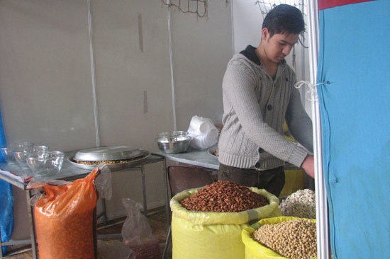 اداره ورزش و جوانان برای برپایی نمایشگاه در سالن ورزشی اجاره گرفته است