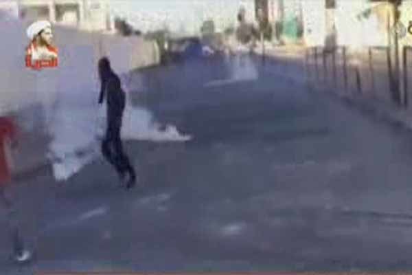 فیلم/اصرار ساکنان البلاد القدیم بحرین بر تظاهرات با وجود سرکوب