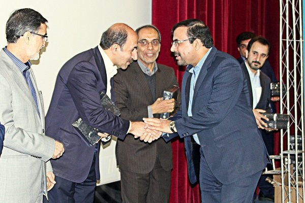 مدیر عامل سازمان منطقه ویژه پارس مدیر نمونه وزارت نفت شد مدیر عامل سازمان منطقه ویژه پارس مدیر نمونه وزارت نفت شد