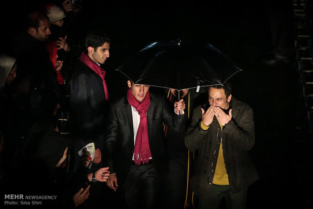 حسین یاری در اختتامیه سی و سومین جشنواره فیلم فجر