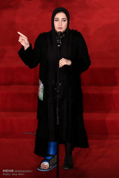 سیمرغ بلورین بهترین بازیگر نقش اول زن به بـاران کـوثـری برای فیلم «کوچه بی نام» اهدا شد.